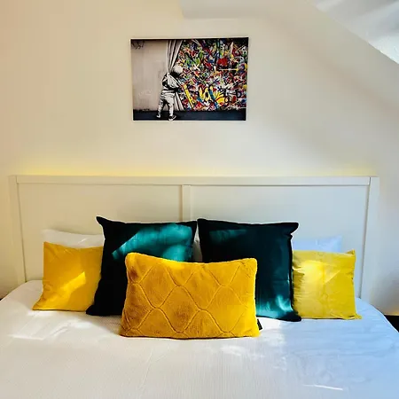 Trendige Dachgeschosswohnung In Connewitz - 3 Schlafbereiche - Platz Fuer Bis Zu 5 Personen - Tolle Lage Und Oeffentliche Verkehrsmittel Apartament *