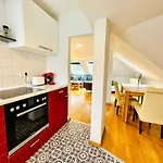 Apartment Trendige Dachgeschosswohnung In Connewitz - 3 Schlafbereiche - Platz Für Bis Zu 5 Personen - Tolle Lage Und öffentliche Verkehrsmittel *