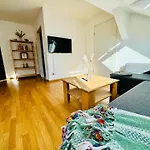 Trendige Dachgeschosswohnung In Connewitz - 3 Schlafbereiche - Platz Für Bis Zu 5 Personen - Tolle Lage Und öffentliche Verkehrsmittel Apartment