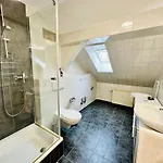 Apartment Trendige Dachgeschosswohnung In Connewitz - 3 Schlafbereiche - Platz Für Bis Zu 5 Personen - Tolle Lage Und öffentliche Verkehrsmittel *