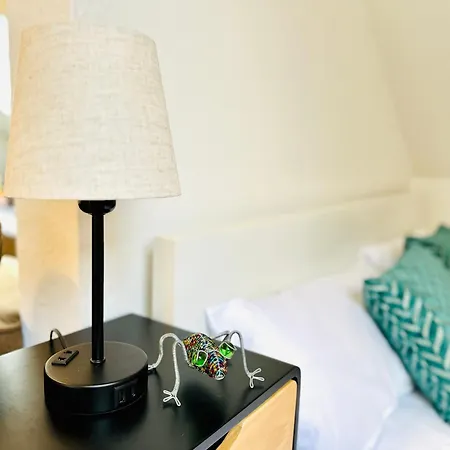 Apartment Trendige Dachgeschosswohnung In Connewitz - 3 Private Schlafbereiche - Platz Fuer Bis Zu 5 Personen - Tolle Lage Und Oeffentliche Verkehrsmittel