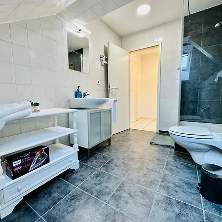 Trendige Dachgeschosswohnung In Connewitz - 3 Private Schlafbereiche - Platz Fuer Bis Zu 5 Personen - Tolle Lage Und Oeffentliche Verkehrsmittel *