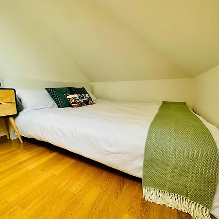 Trendige Dachgeschosswohnung In Connewitz - 3 Private Schlafbereiche - Platz Fuer Bis Zu 5 Personen - Tolle Lage Und Oeffentliche Verkehrsmittel * Leipzig