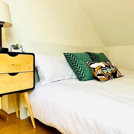Trendige Dachgeschosswohnung In Connewitz - 3 Private Schlafbereiche - Platz Fuer Bis Zu 5 Personen - Tolle Lage Und Oeffentliche Verkehrsmittel Leipzig