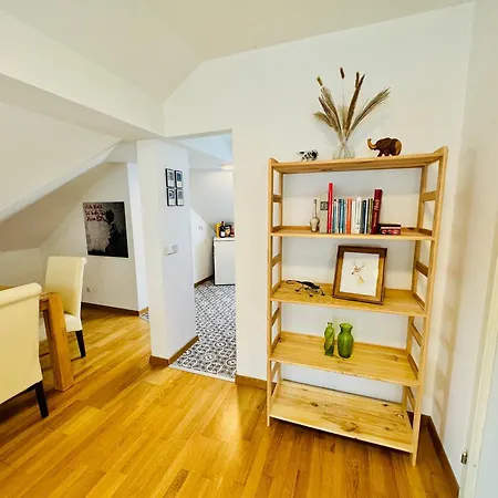 Apartment Trendige Dachgeschosswohnung In Connewitz - 3 Private Schlafbereiche - Platz Fuer Bis Zu 5 Personen - Tolle Lage Und Oeffentliche Verkehrsmittel *