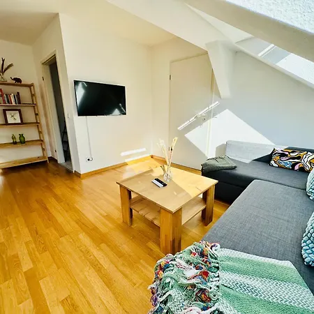 Trendige Dachgeschosswohnung In Connewitz - 3 Private Schlafbereiche - Platz Fuer Bis Zu 5 Personen - Tolle Lage Und Oeffentliche Verkehrsmittel *