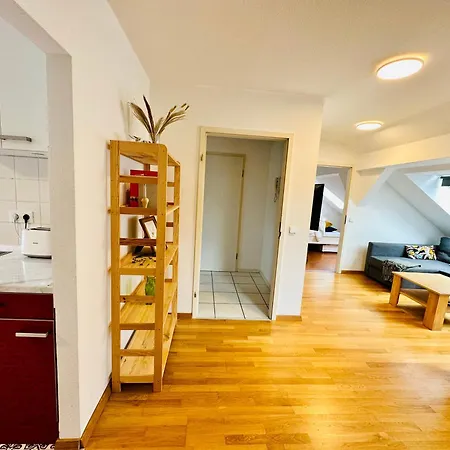 Trendige Dachgeschosswohnung In Connewitz - 3 Schlafbereiche - Platz Fuer Bis Zu 5 Personen - Tolle Lage Und Oeffentliche Verkehrsmittel Lägenhet Leipzig