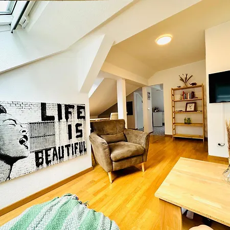 Trendige Dachgeschosswohnung In Connewitz - 3 Private Schlafbereiche - Platz Fuer Bis Zu 5 Personen - Tolle Lage Und Oeffentliche Verkehrsmittel