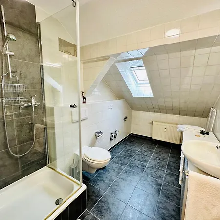 Apartment Trendige Dachgeschosswohnung In Connewitz - 3 Private Schlafbereiche - Platz Fuer Bis Zu 5 Personen - Tolle Lage Und Oeffentliche Verkehrsmittel *