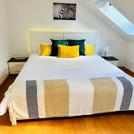 Trendige Dachgeschosswohnung In Connewitz - 3 Private Schlafbereiche - Platz Fuer Bis Zu 5 Personen - Tolle Lage Und Oeffentliche Verkehrsmittel * Leipzig