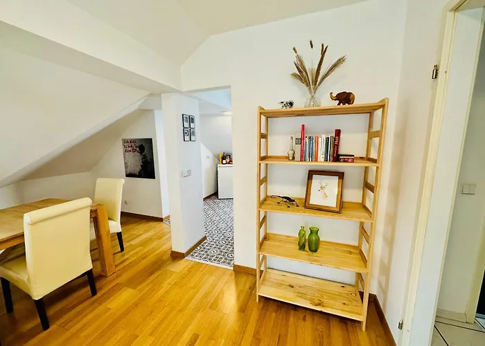 Lägenhet Trendige Dachgeschosswohnung In Connewitz - 3 Schlafbereiche - Platz Fuer Bis Zu 5 Personen - Tolle Lage Und Oeffentliche Verkehrsmittel *