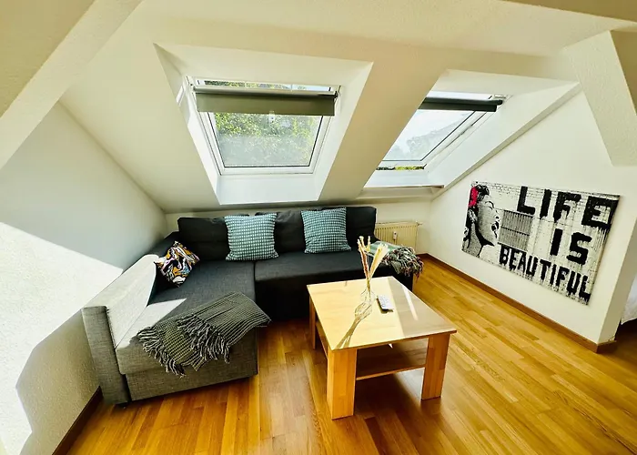 Trendige Dachgeschosswohnung In Connewitz - 3 Schlafbereiche - Platz Fuer Bis Zu 5 Personen - Tolle Lage Und Oeffentliche Verkehrsmittel Lägenhet *