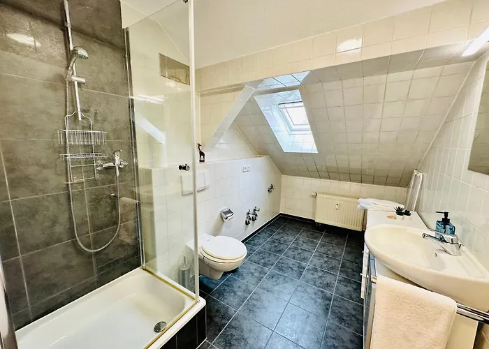 Lägenhet Trendige Dachgeschosswohnung In Connewitz - 3 Schlafbereiche - Platz Fuer Bis Zu 5 Personen - Tolle Lage Und Oeffentliche Verkehrsmittel *