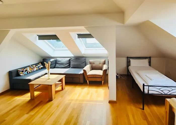 Trendige Dachgeschosswohnung In Connewitz - 3 Schlafbereiche - Platz Fuer Bis Zu 5 Personen - Tolle Lage Und Oeffentliche Verkehrsmittel Lägenhet *